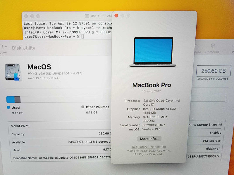 Apple Macbook Pro 2017 15\\" 4-Core i7-7700HQ @ 2.8GHz 16GB DDR3 250GB SSD Radeon Pro 555 2GB (