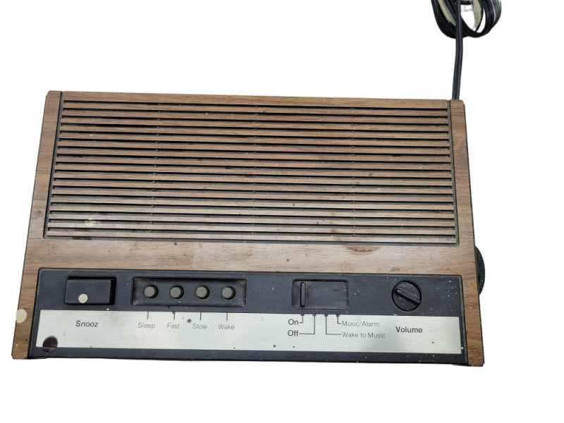 General Electric Model  NO. 7-4630A Digital Alarm clock AM/FM RADIO %