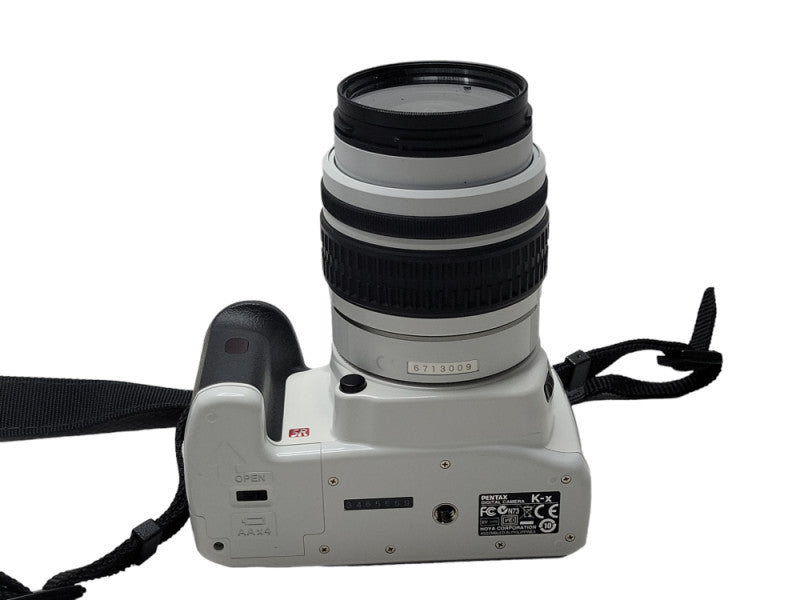 Pentax K-x 12.3MP Digital Camera 18-55 52mm UV _