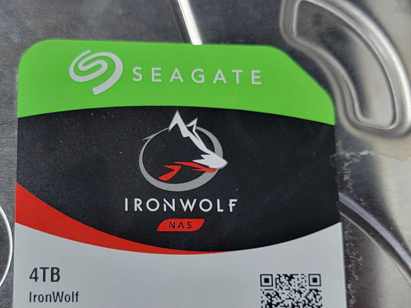 Promise Technology Pegasus R6 Raid Storage 3x Seagate 4TB IronWolf HDDs, READ _