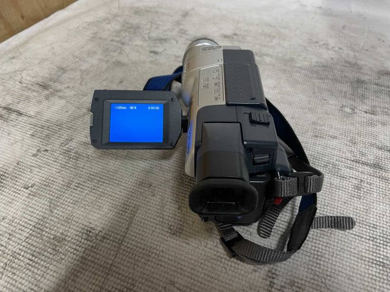 Sony CCD-TRV118 HI8 8mm Video8 camera Camcorder w/ Battery