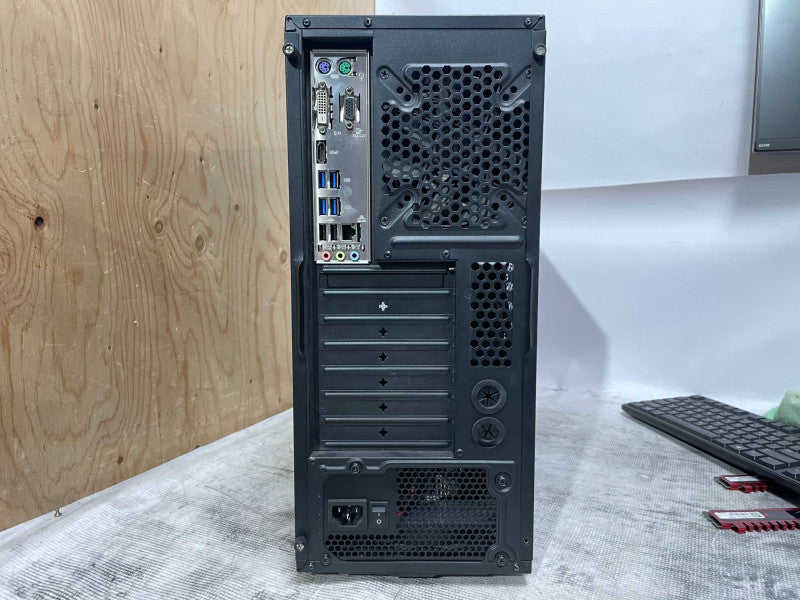 Custom PC/ASUS H97M-E w/ Intel Core i5-4690 3.50GHz, 8GB DDR3, No HDD