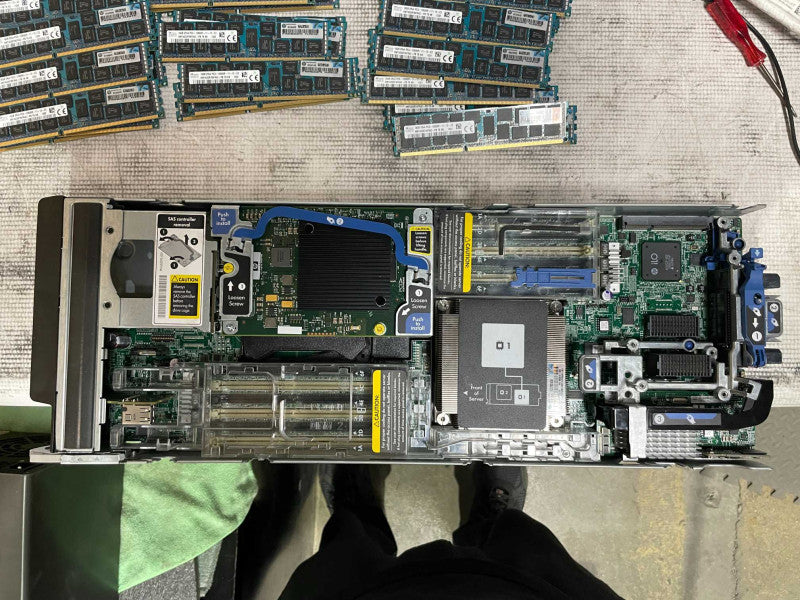HP ProLiant BL420C GEN8 Blade server, 1x Xeon E5-2403 1.80GHz, 16GB DDR3 Q