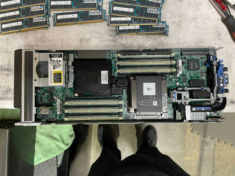 HP ProLiant BL420C GEN8 Blade server, 1x Xeon E5-2403 1.80GHz, 16GB DDR3 Q
