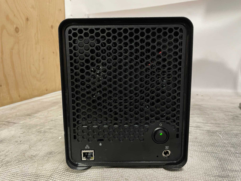 Drobo 5N Gigabit Ethernet 5-Bay NAS Array DRDS4-A, 5x 1TB 3.5\\"HDD w/ PWR APT