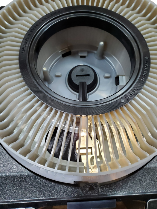 Kodak Carousel 4600 Slide Projector w/ Remote *READ*