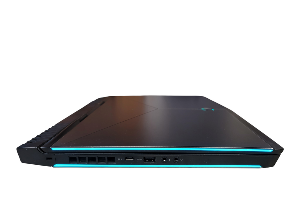 Alienware 15 R3 i7-7700HQ 16GB DDR4 GTX 1060 256GB NVMe READ