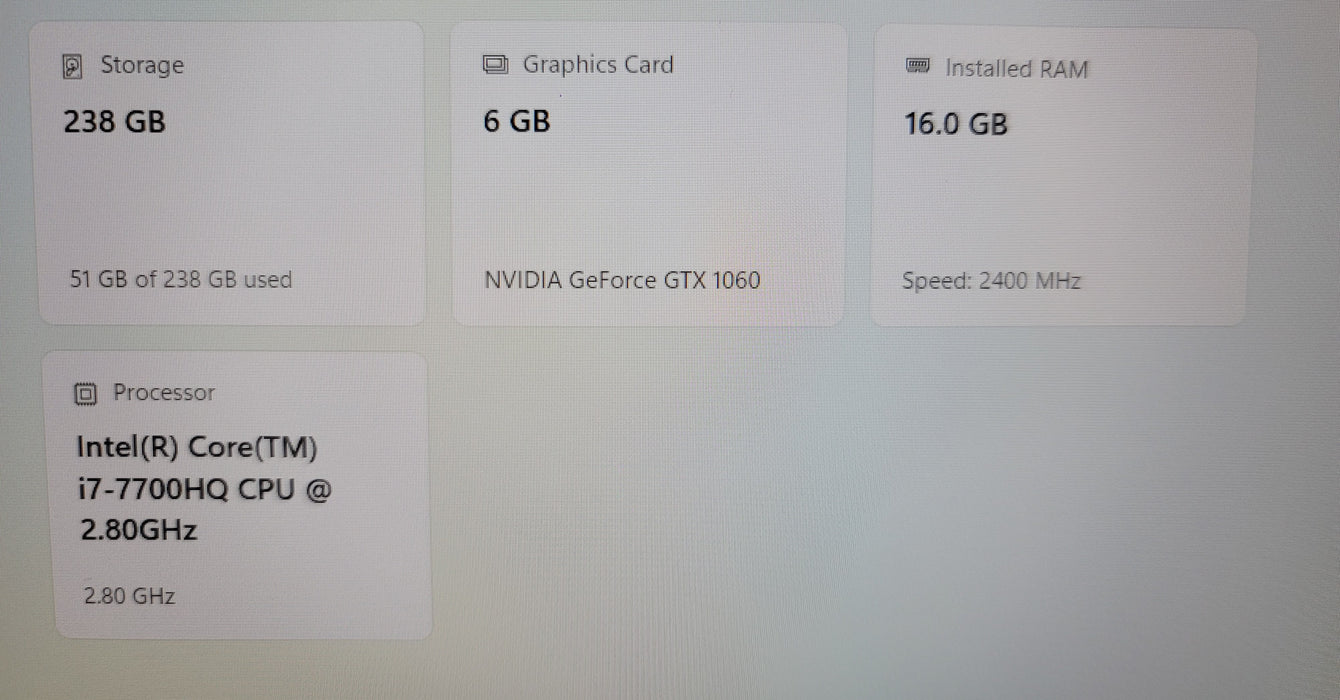 Alienware 15 R3 i7-7700HQ 16GB DDR4 GTX 1060 256GB NVMe READ