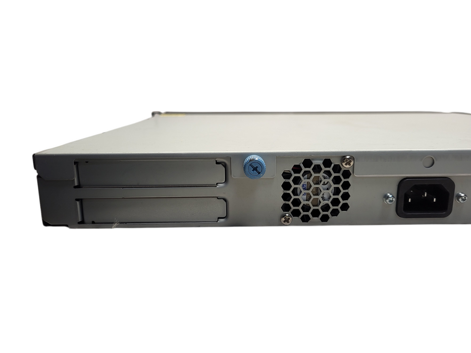 QUANTUM 72261U3 Tape Drive 9-03696-01 Server w/ LTO5 tape drive