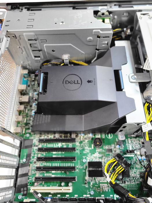 Dell Precision T5820 - Xeon W-2235 16GB DDR4 NO HDD 950W PSU
