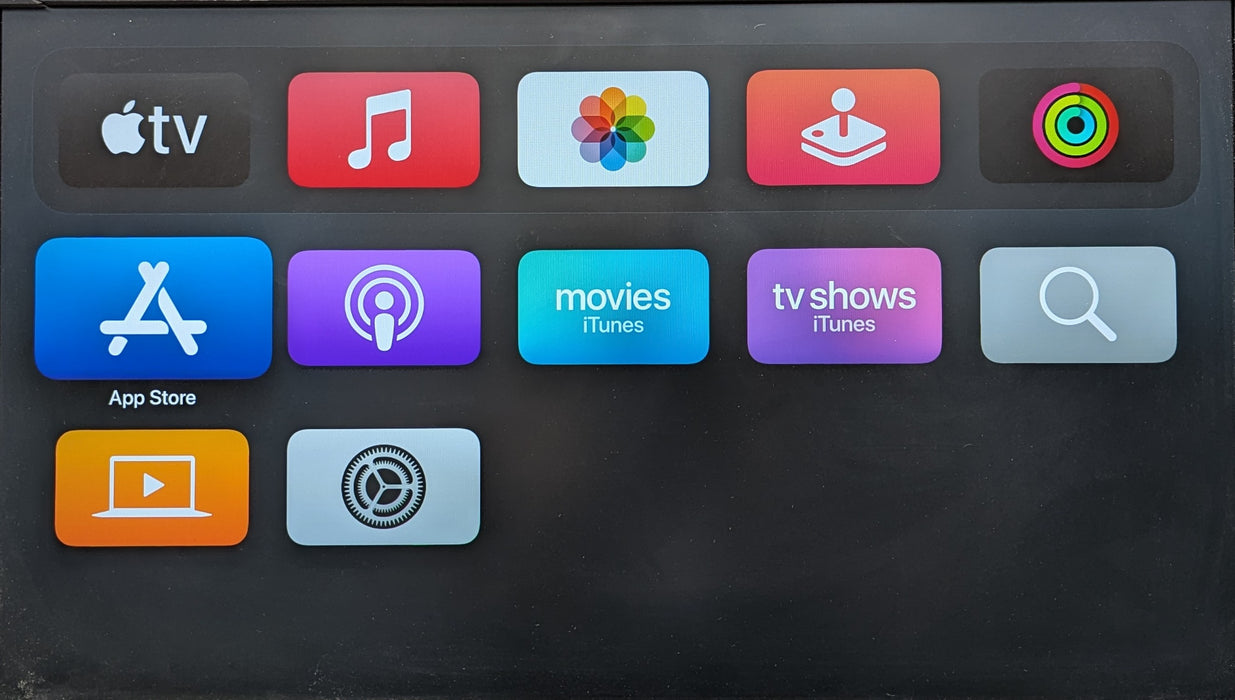 Apple TV (4th Generation) 64GB HD Media Streamer A1625 w/ Remote