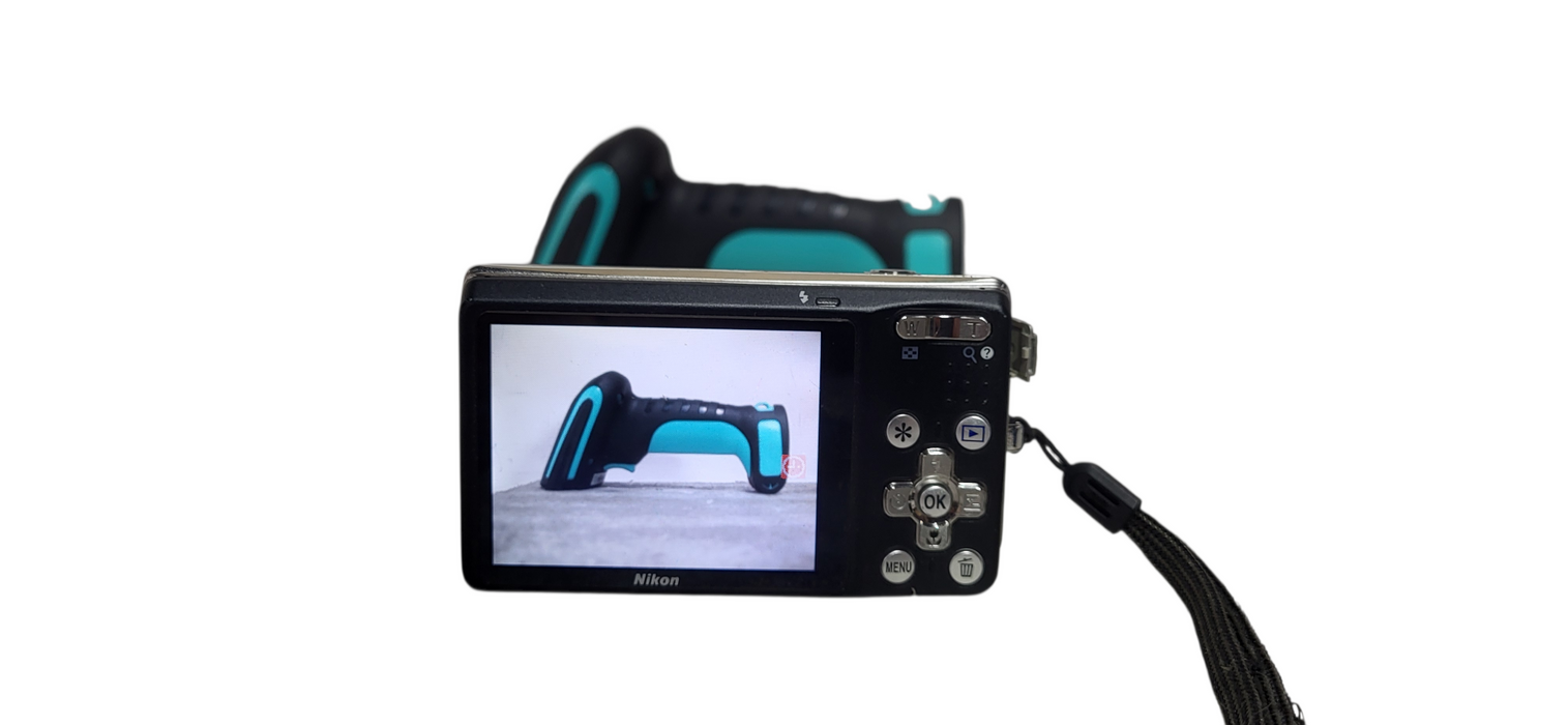 Nikon COOLPIX S560 10.0MP Digital Camera W/ Battery