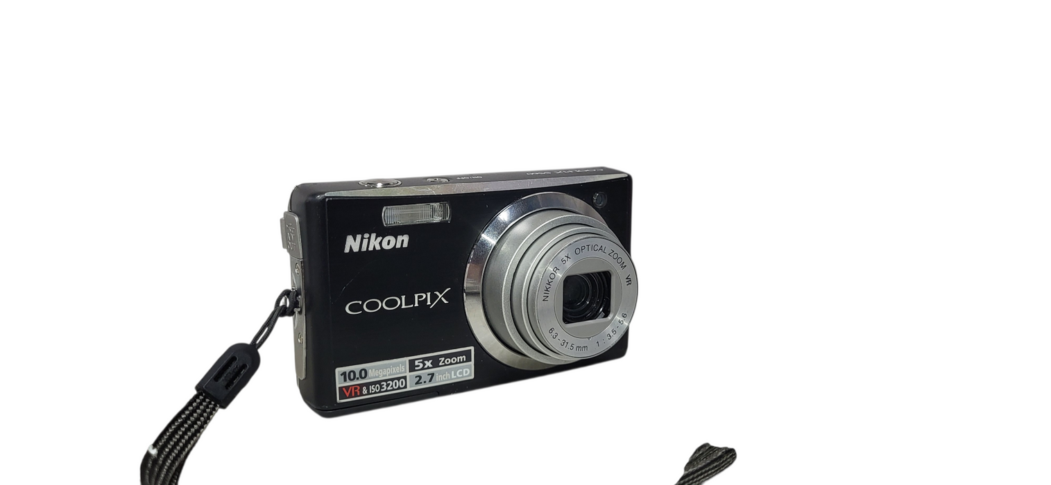 Nikon COOLPIX S560 10.0MP Digital Camera W/ Battery