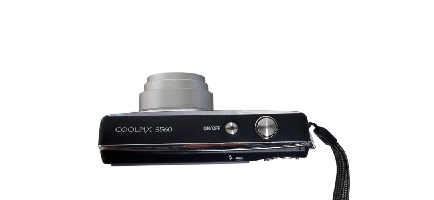 Nikon COOLPIX S560 10.0MP Digital Camera W/ Battery