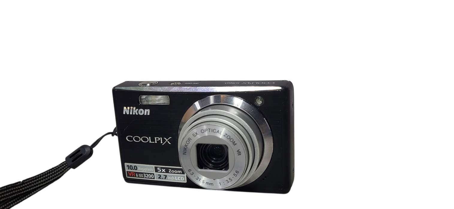 Nikon COOLPIX S560 10.0MP Digital Camera W/ Battery