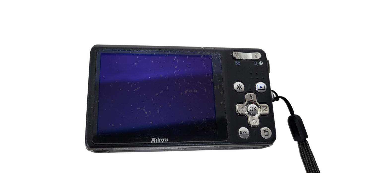 Nikon COOLPIX S560 10.0MP Digital Camera W/ Battery