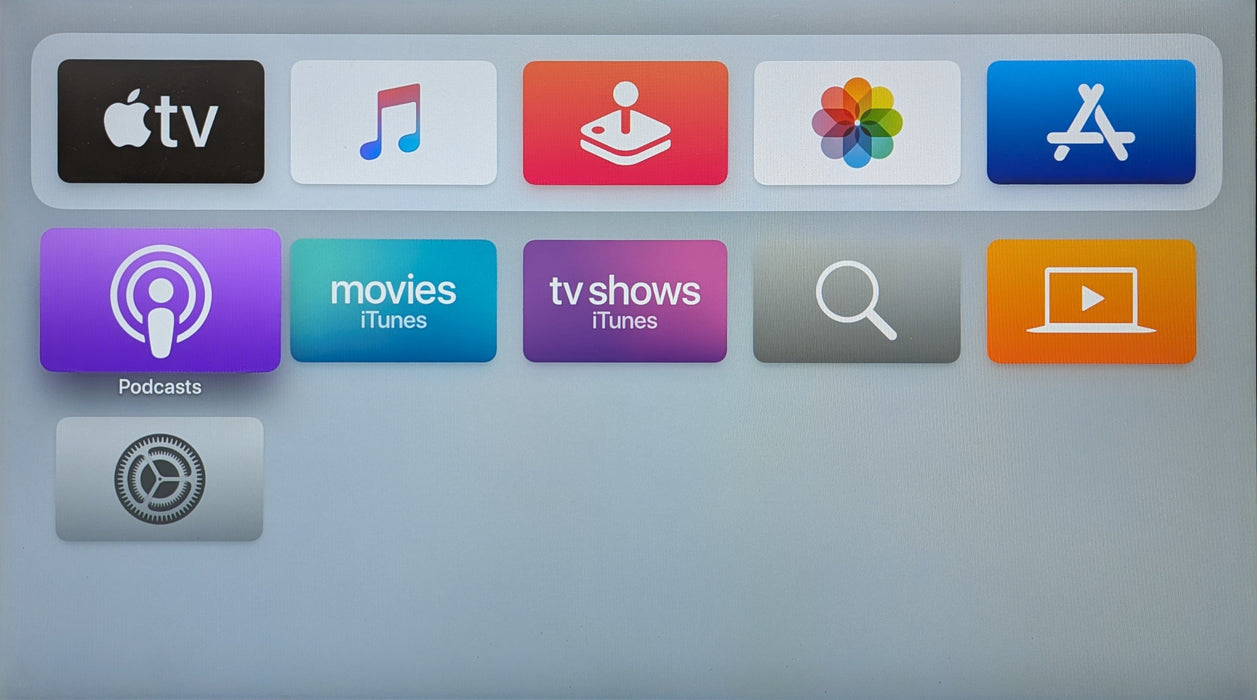Apple TV (5th Generation) 4K 32GB HD Media Streamer A1842 w/ Remote