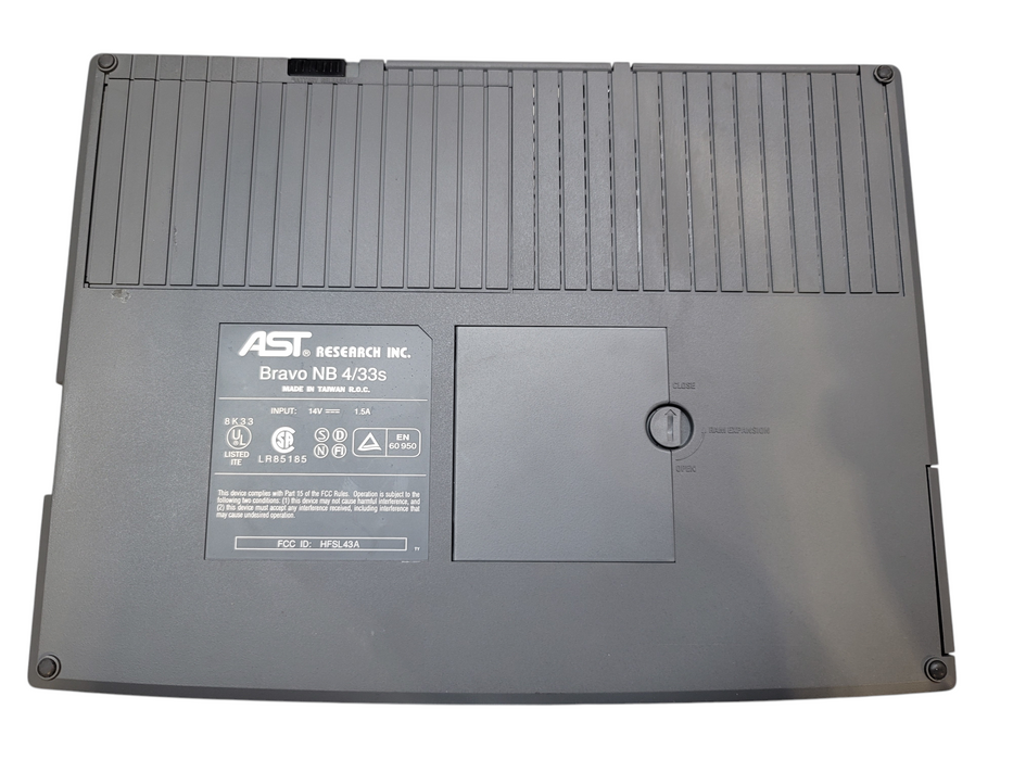 VINTAGE LAPTOP AST Bravo NB 4/33s Intel 486 4MB RAM 120MB HDD