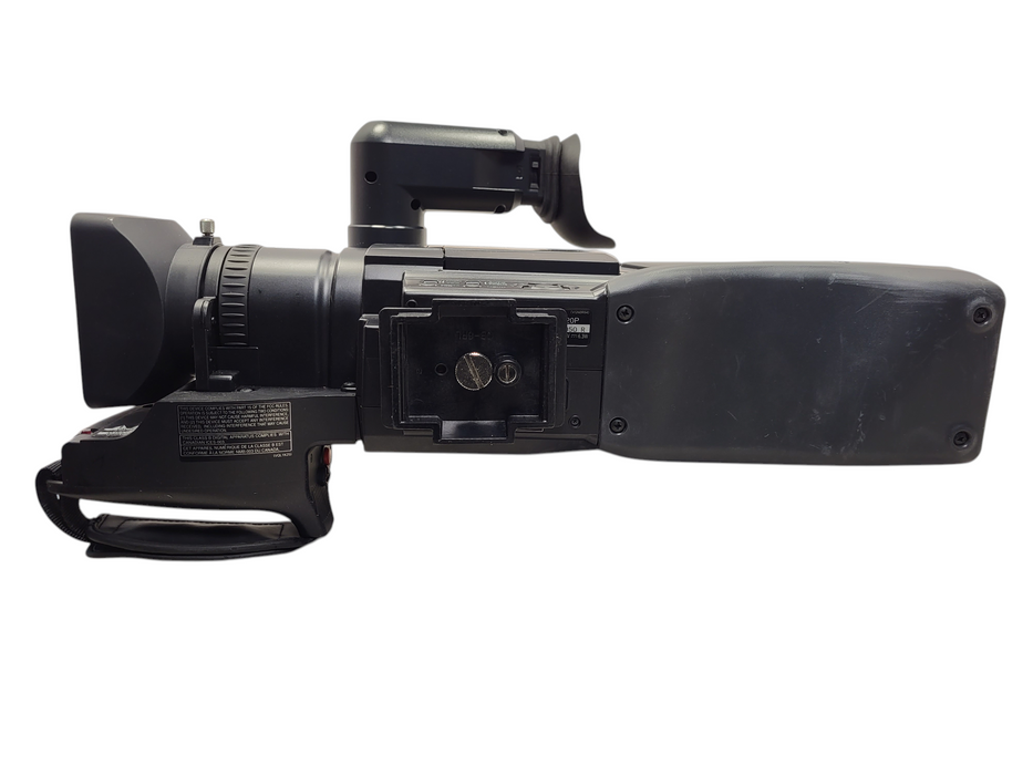 Panasonic AG-DVC20P MiniDV Camcorder W/ Charger, 2x Battery, Cleaning tape, Tape