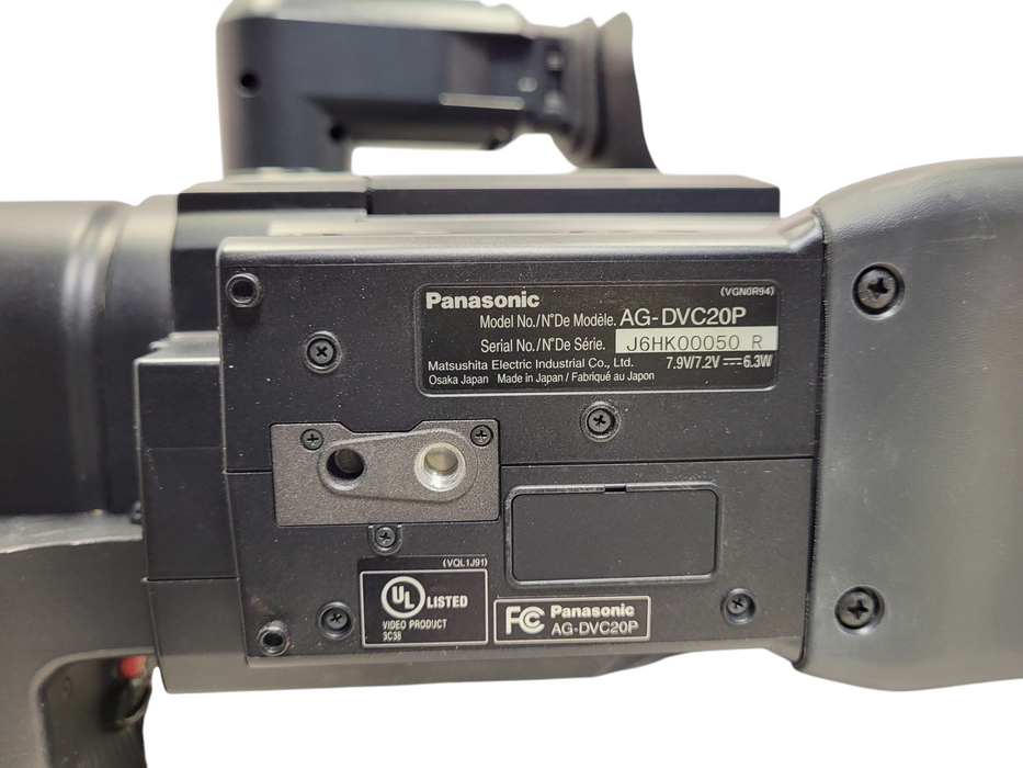 Panasonic AG-DVC20P MiniDV Camcorder W/ Charger, 2x Battery, Cleaning tape, Tape