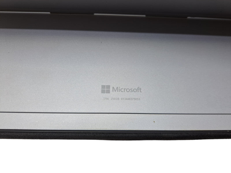 Microsoft Surface Pro 5 (1796) - i7-7660U, 8GB RAM, 256GB SSD + Keyboard