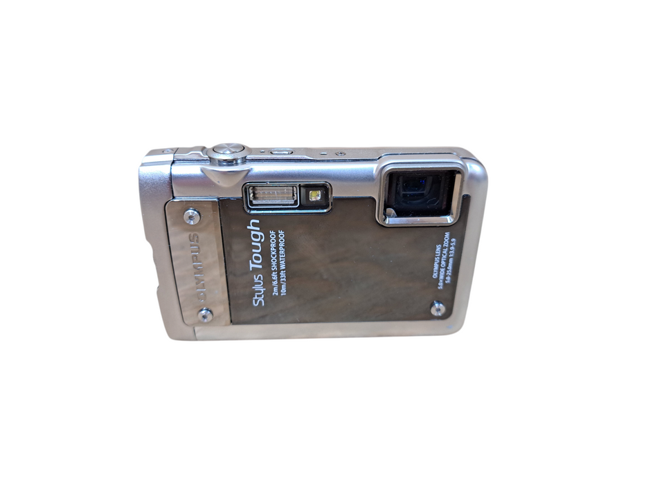 Olympus Stylus Tough-8010 14.0MP Digital Camera Silver *READ*