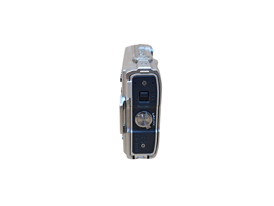 Olympus Stylus Tough-8010 14.0MP Digital Camera Silver *READ*