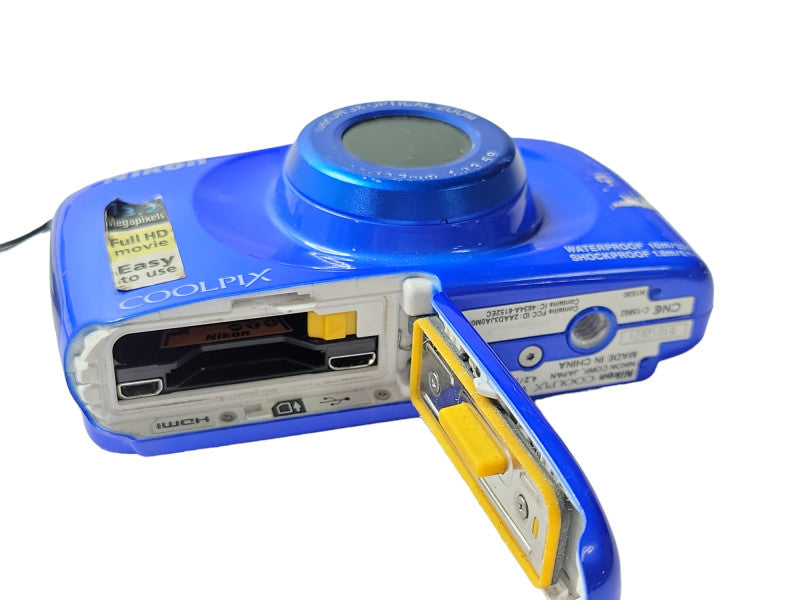 Nikon Coolpix W100 Digital Camera waterproof, READ _