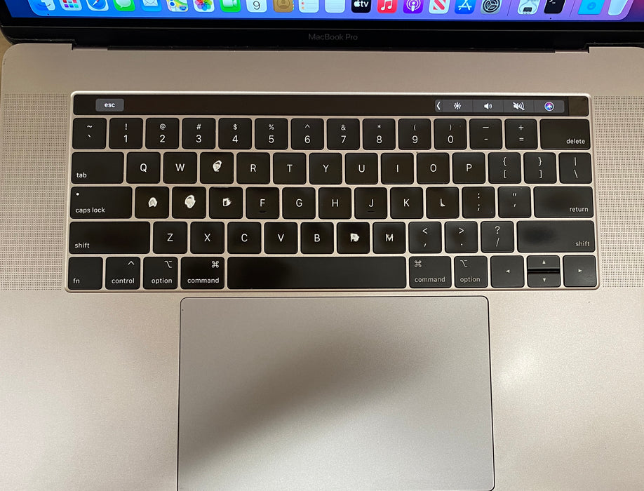 Apple MacBook Pro 15" 2018 i9-8950HK Radeon Pro 560X 32GB RAM 512GB SSD READ!