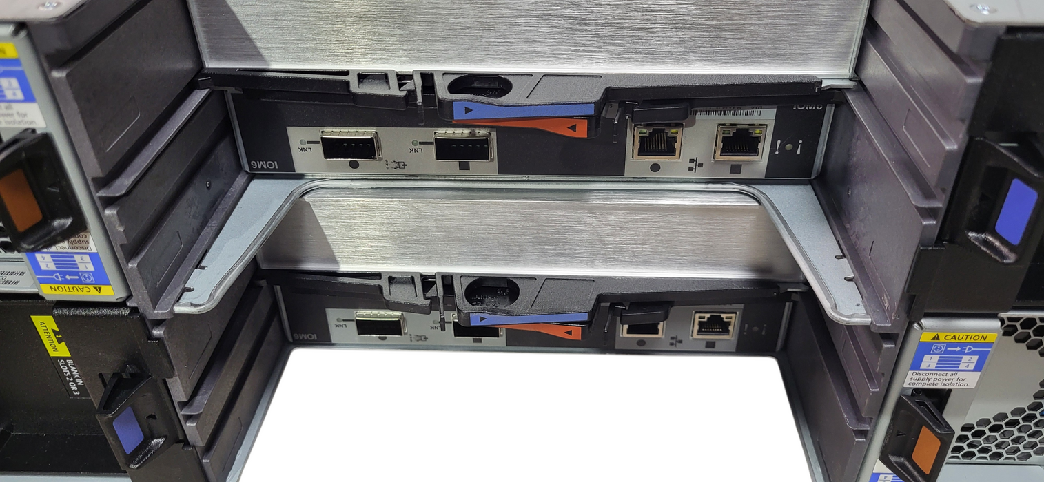 NetApp NAJ-0801 24-Bay 3.5" SAS Disk Shelf w/ Dual IOM6 Controllers | No HDD