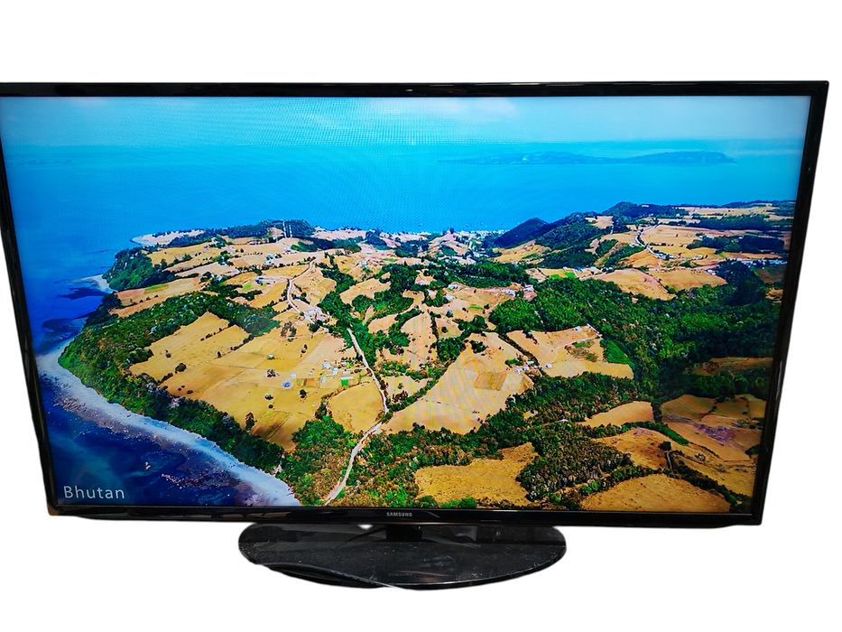 Samsung LCD 50" TV with Remote Model: UN50H5203AF