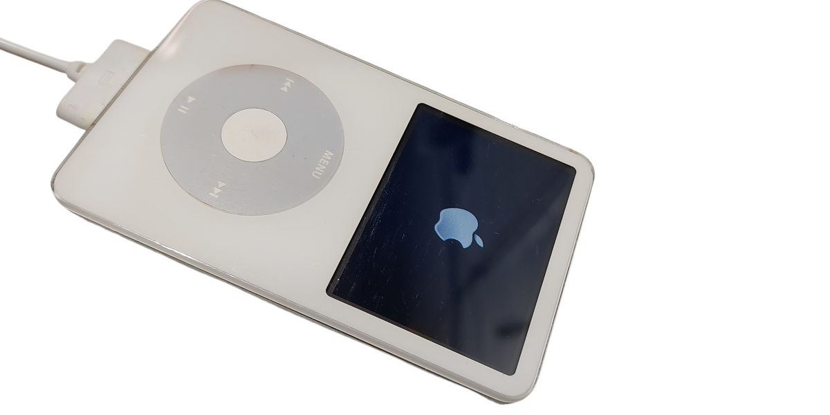 Apple Ipod 80GB Model: A1136 with Apple Earbuds and charge cable