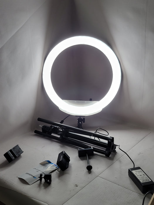 westcoat ring light 18" with stand, 2x batteries and charger