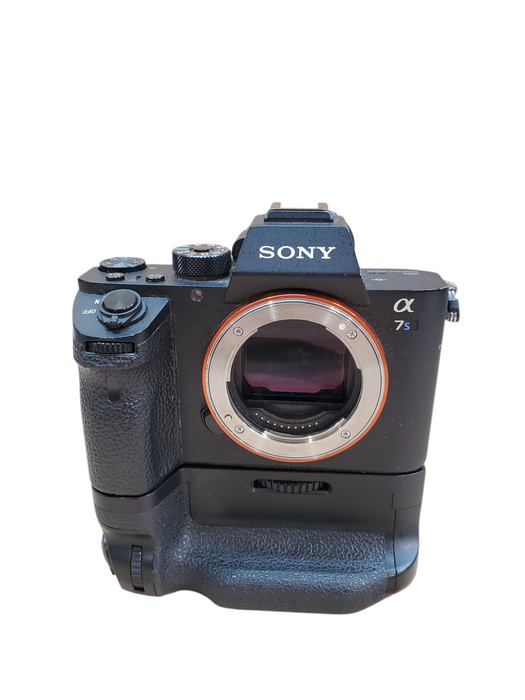 Sony Alpha A7S II 12.2MP Digital Camera - Body Only + Battery Grip *READ*