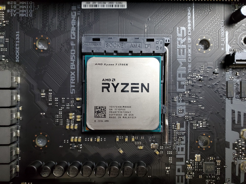 ASUS ROG Strix B450-F Gaming II - AMD Ryzen 7 1700X, 32GB DDR4 - No HDD