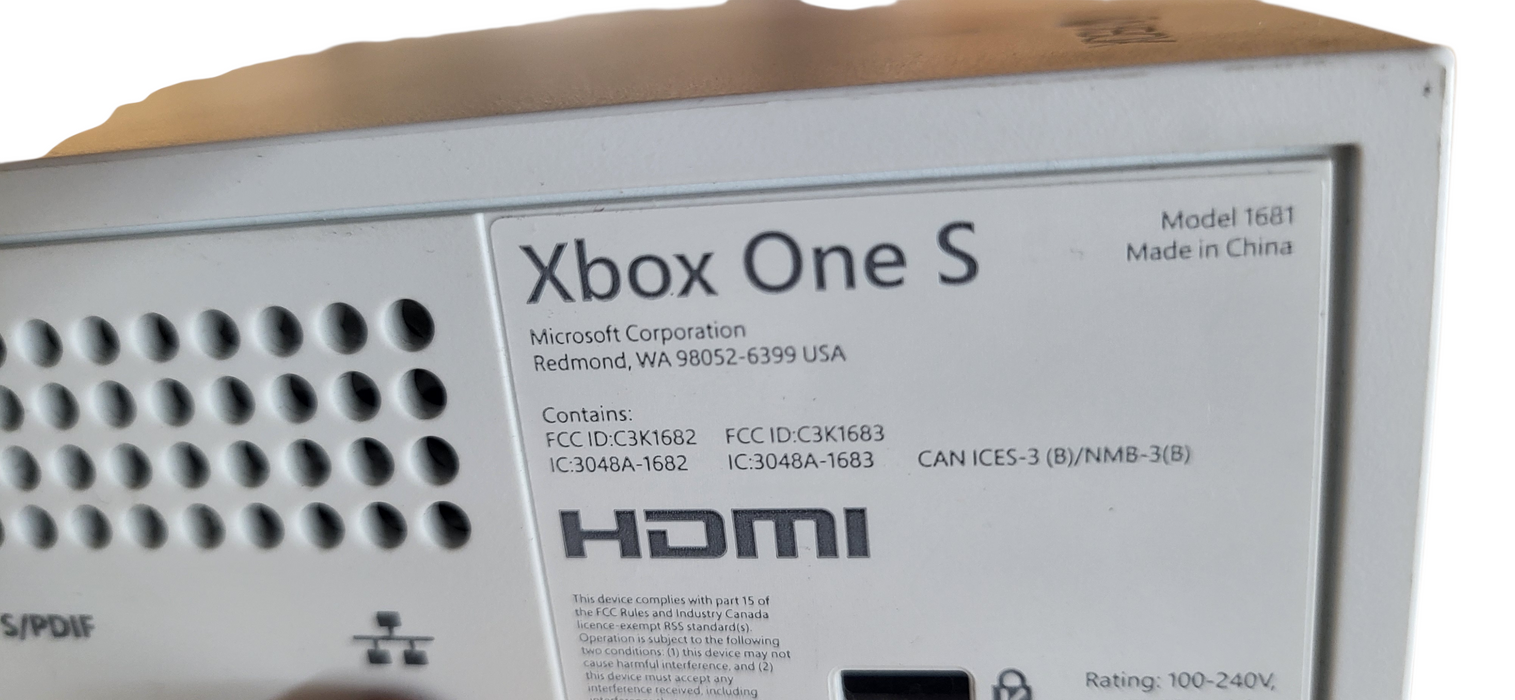Microsoft Xbox One S 1681 500GB Bundle – 2 Controllers