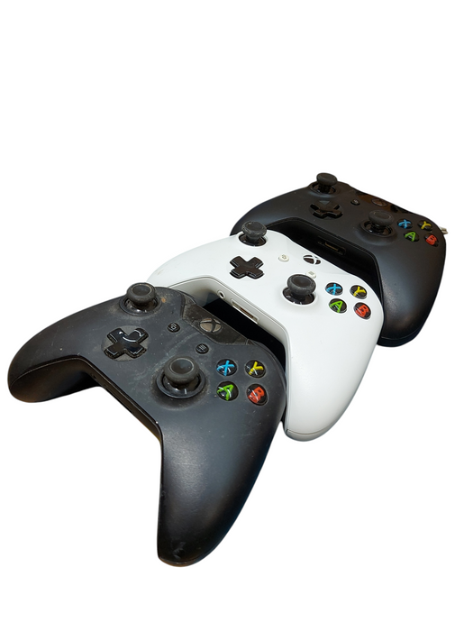 Lot 3x Xbox 1 controllers