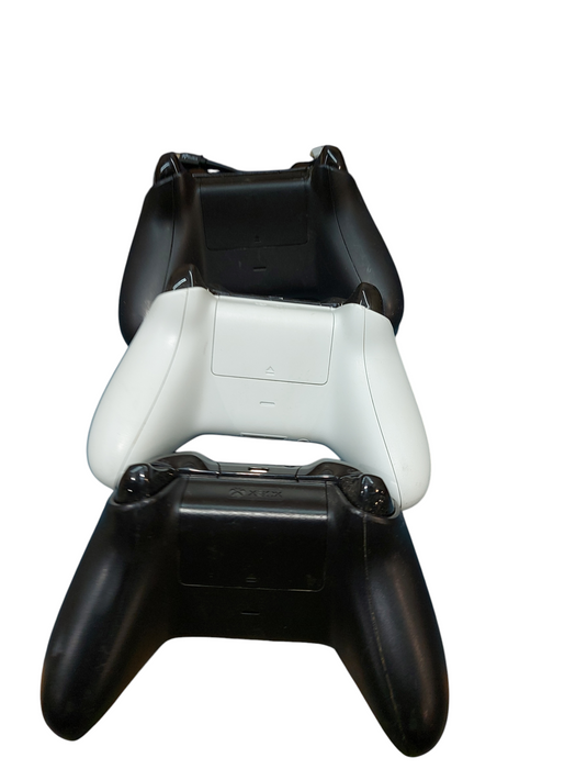 Lot 3x Xbox 1 controllers