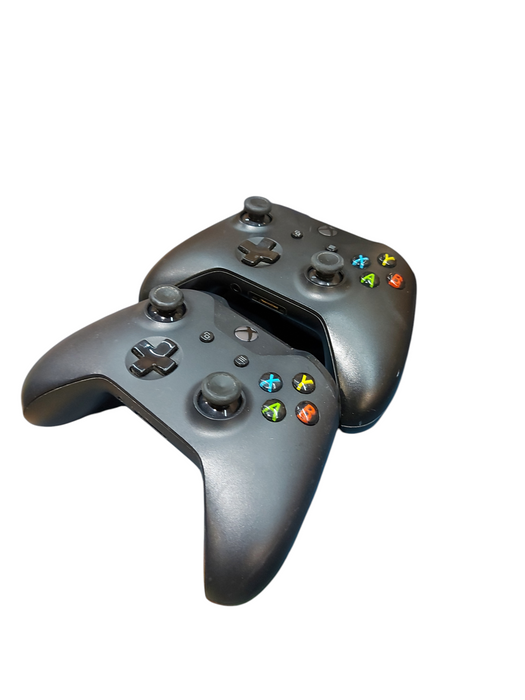 Lot 2x Xbox one controllers not working
