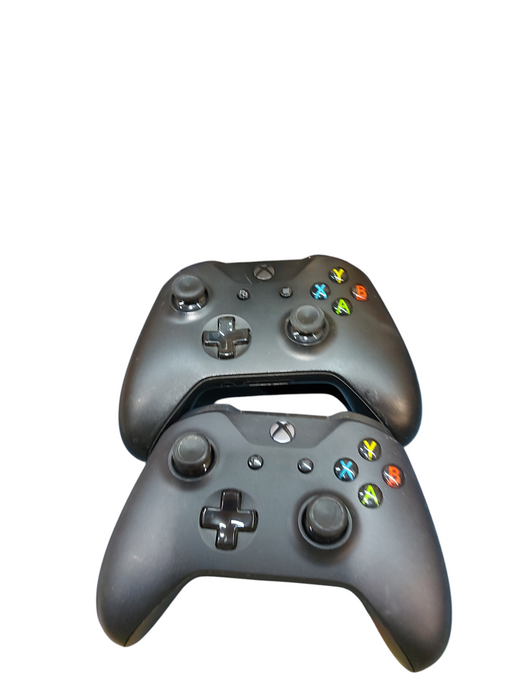 Lot 2x Xbox one controllers not working