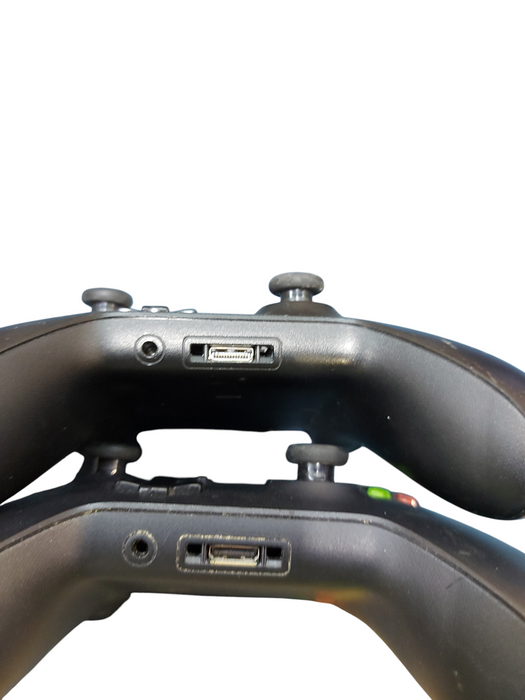 Lot 2x Xbox one controllers not working
