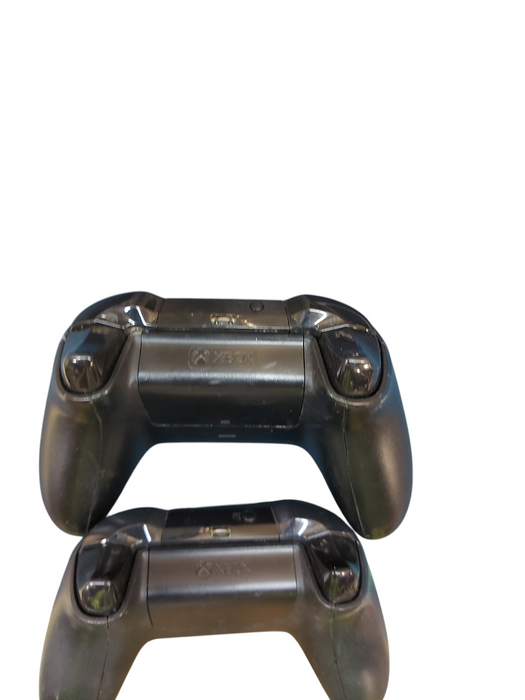 Lot 2x Xbox one controllers not working
