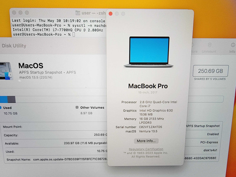 Apple Macbook Pro 2017 15\\" 4-Core i7-7700HQ @ 2.8GHz 16GB DDR3 250GB SSD Radeon Pro 555 2GB (