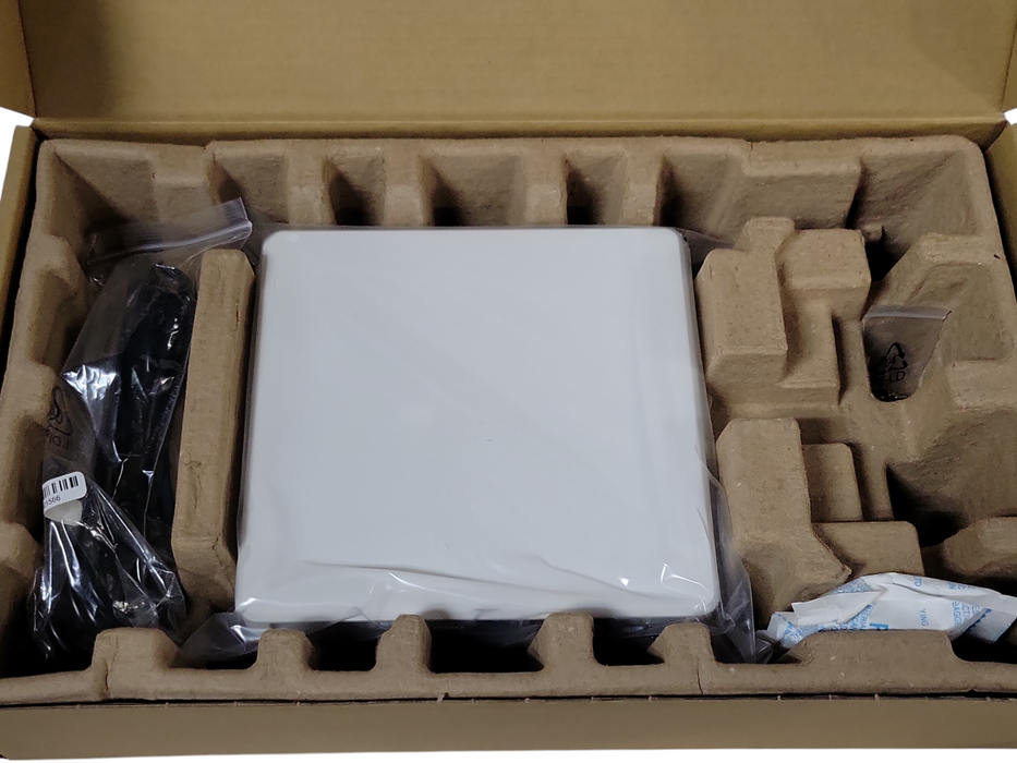 Open Box Dell/EMC VMWARE E42W Edge 640