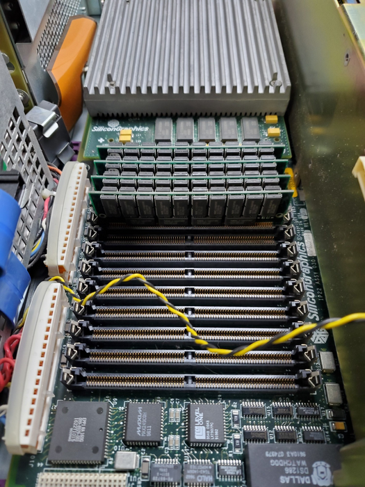 Vintage SGI / Silicon Graphics - Indigo2 IMPACT - R4400 250Mhz CPU 64MB RAM