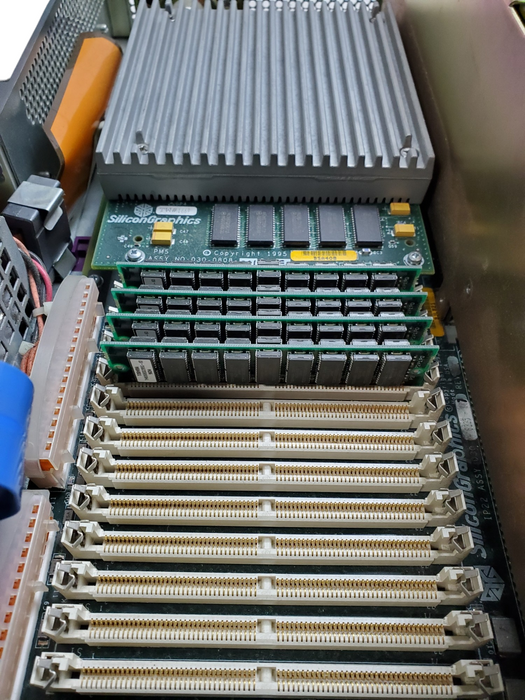 Vintage SGI / Silicon Graphics - Indigo2 IMPACT - R4400 250Mhz CPU 128MB RAM