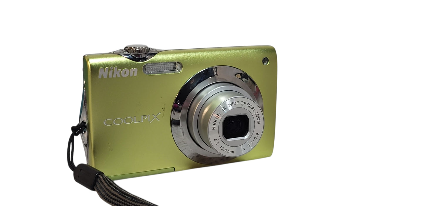 Nikon Coolpix S3000 Digital Camera - 12.0 MP 4x Zoom | READ