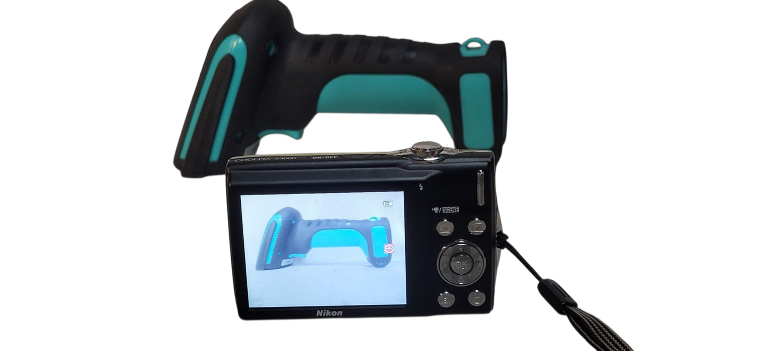 Nikon Coolpix S3000 Digital Camera - 12.0 MP 4x Zoom | READ