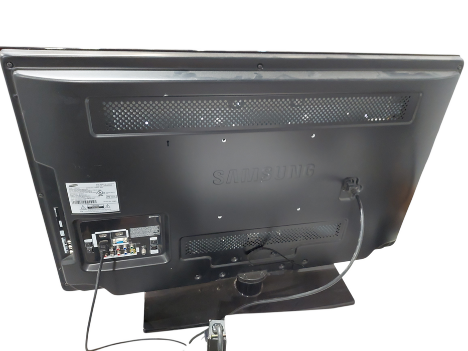 Samsung 40" LCD Tv Model: LN40C540  may 2010 model