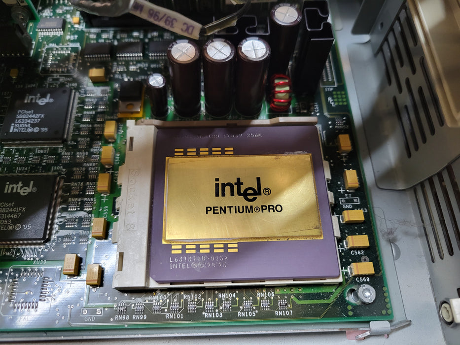 Compaq DeskPro 4000 w/ Intel Pentium Pro 160MB RAM Compaq Nitro 64v 1.1 No HDD